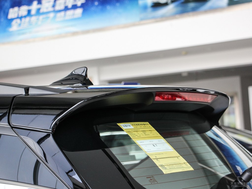 經(jīng)典黑哈弗M6車尾外觀圖片