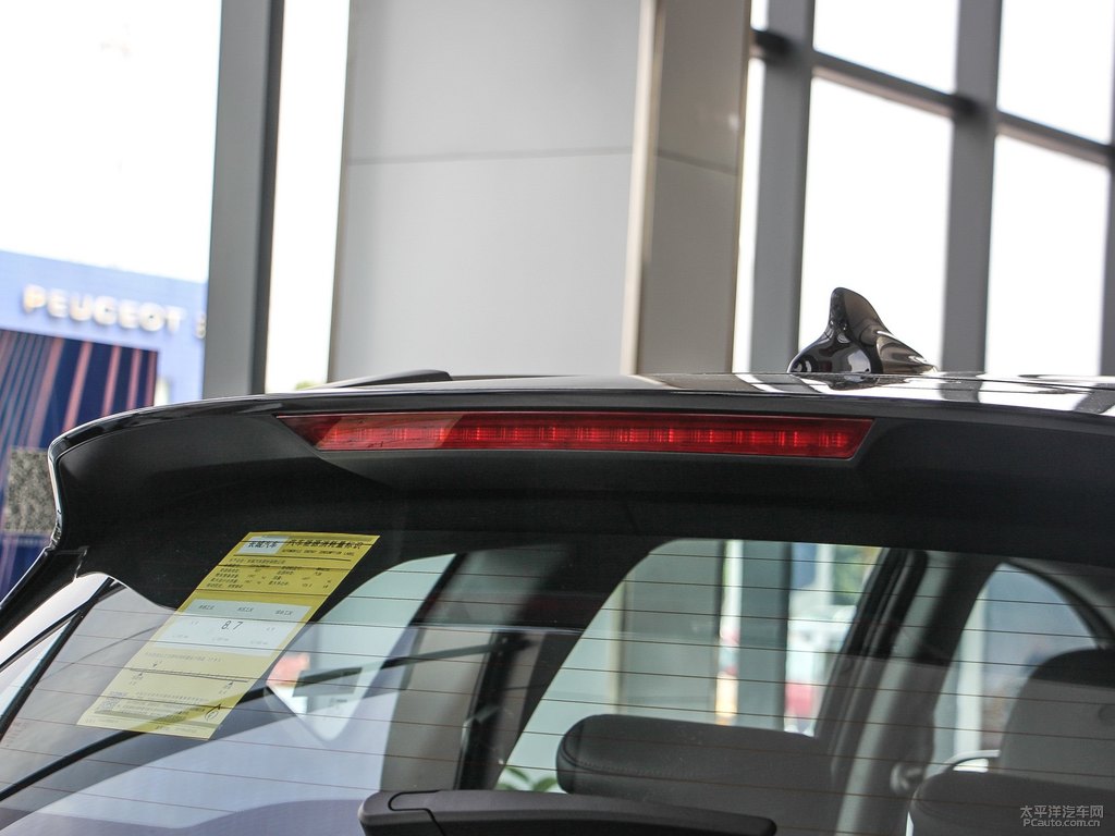 經(jīng)典黑哈弗M6車尾外觀圖片