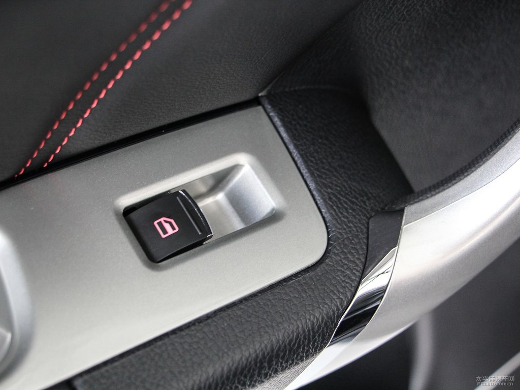 經(jīng)典黑哈弗M6車廂內(nèi)飾圖片