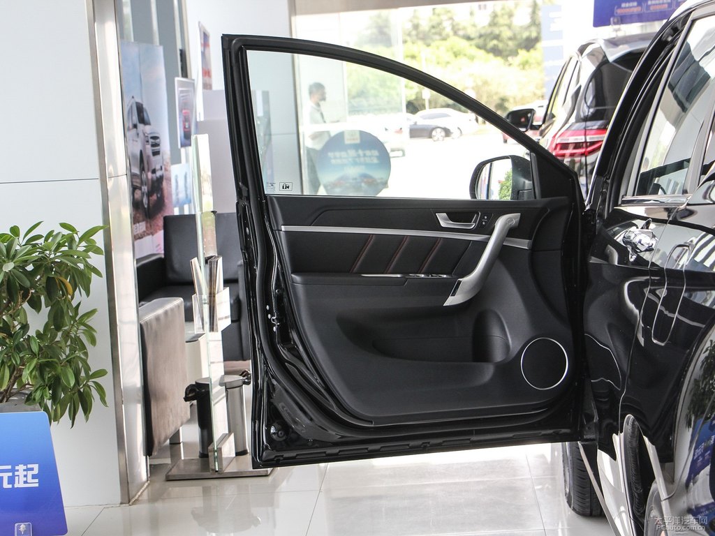 經(jīng)典黑哈弗M6車廂內(nèi)飾圖片