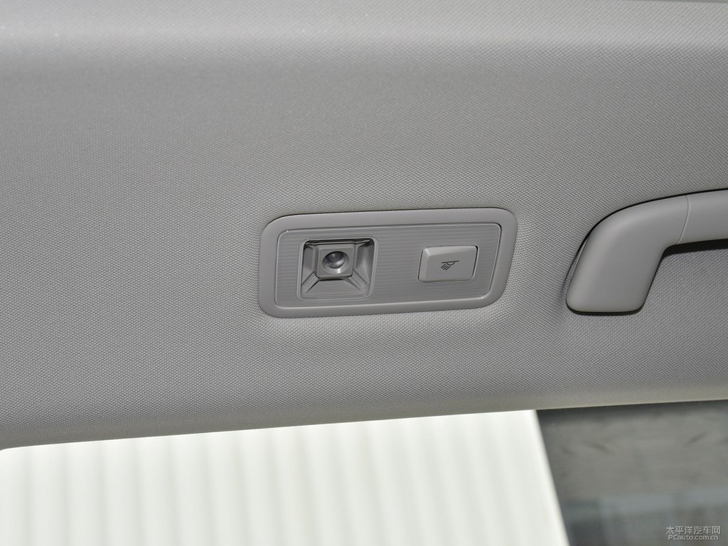 極地白探岳車廂內(nèi)飾圖片