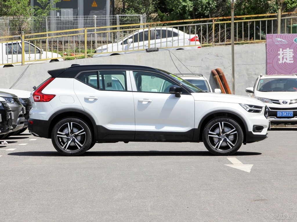 冰雪白沃爾沃XC40整車外觀外觀圖片