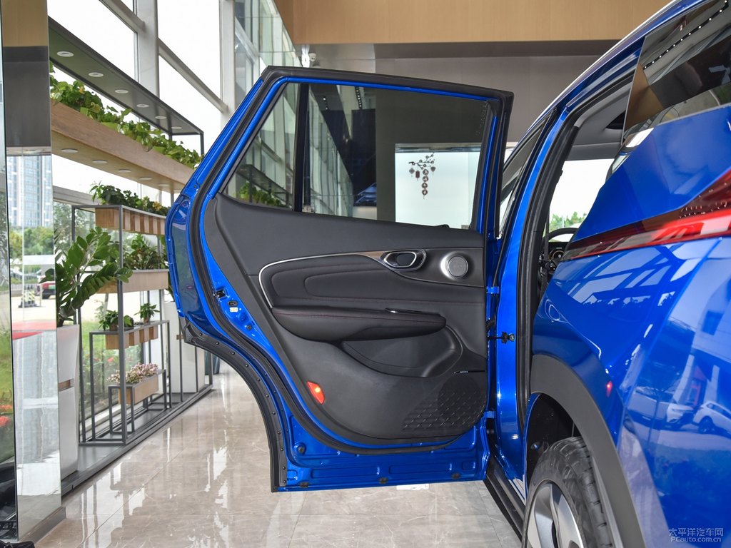 貝加爾藍(lán)AION V車廂內(nèi)飾圖片