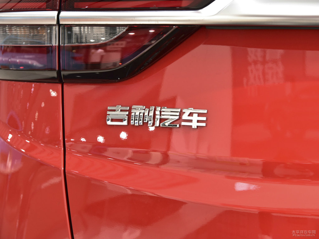 赤誠(chéng)紅繽越車尾外觀圖片