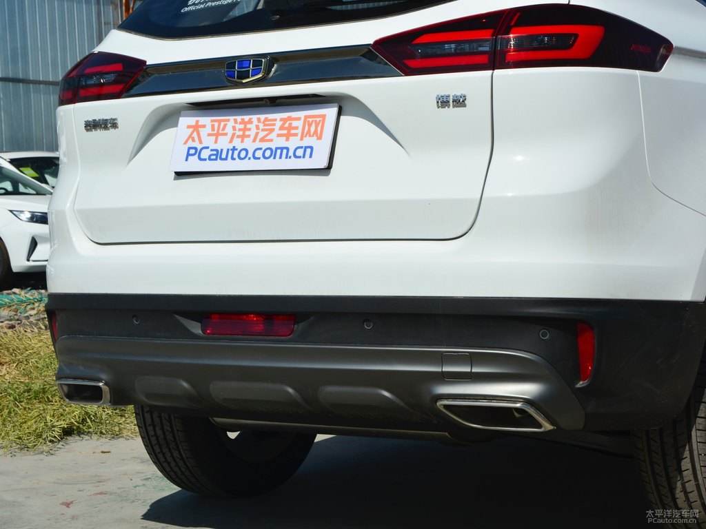 漢玉白博越車尾外觀圖片