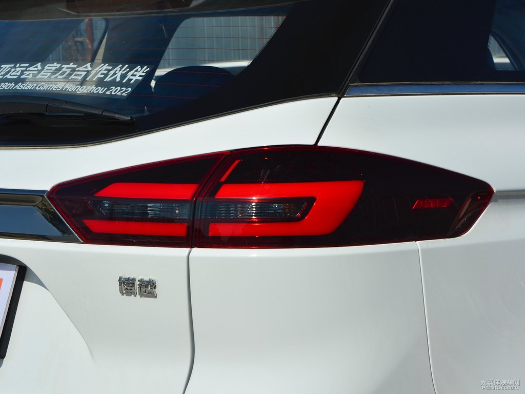 漢玉白博越車(chē)尾外觀圖片