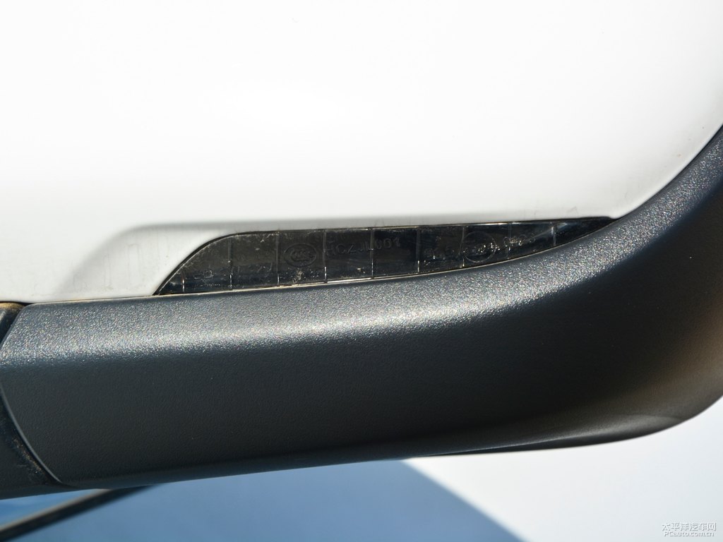漢玉白博越車(chē)身外觀(guān)圖片