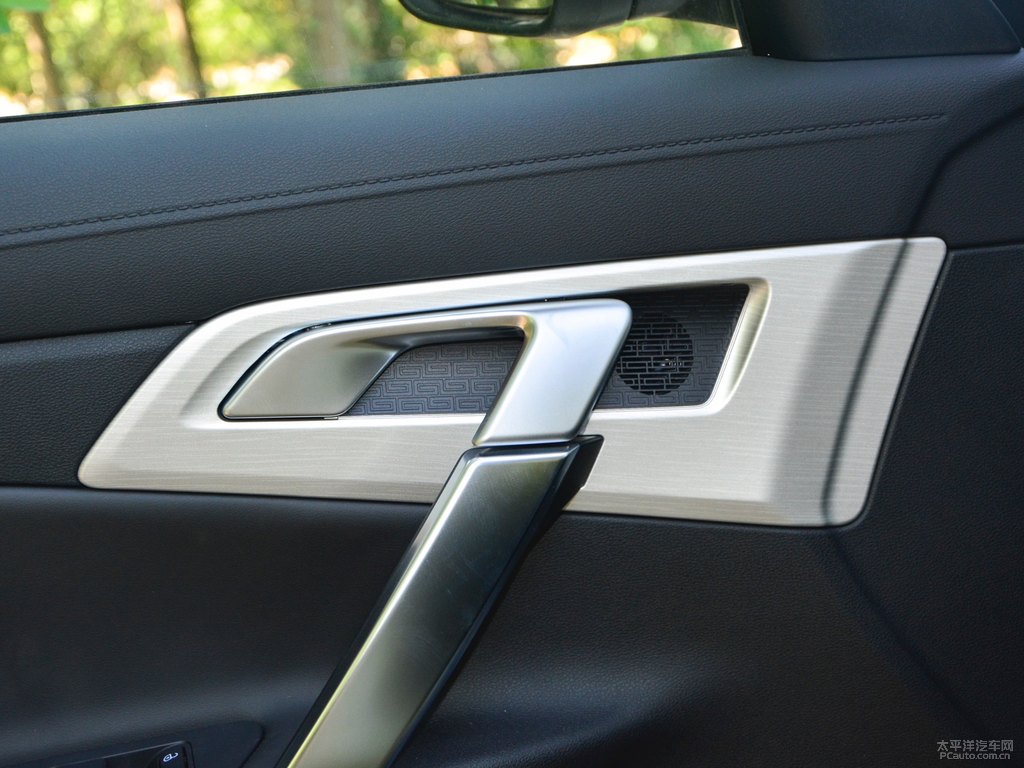 漢玉白博越車廂內(nèi)飾圖片