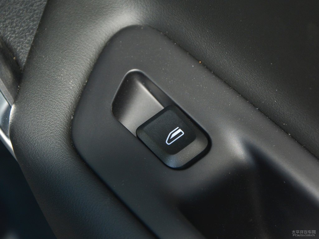 漢玉白博越車廂內(nèi)飾圖片