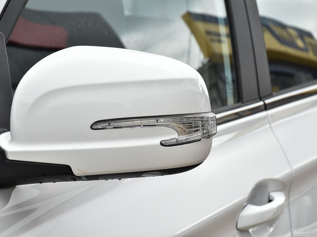 流光白宋車(chē)身外觀圖片