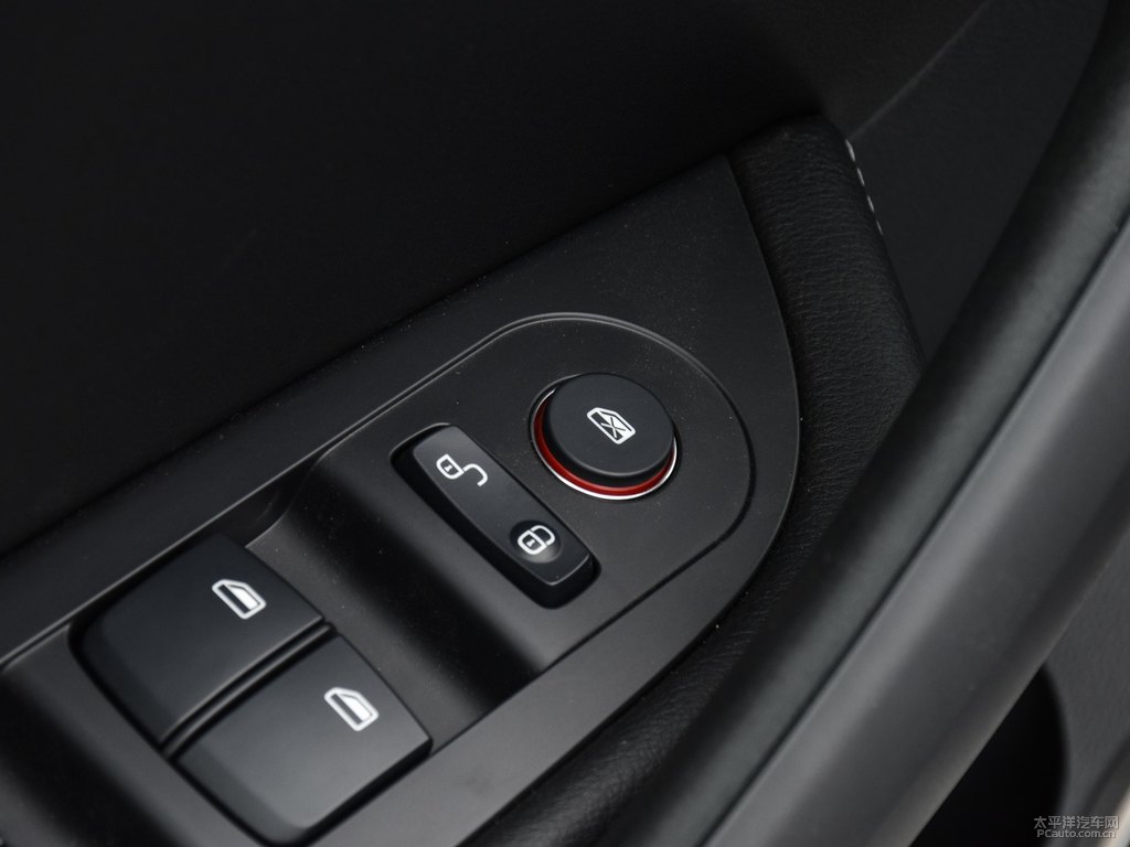 流光白宋車廂內(nèi)飾圖片
