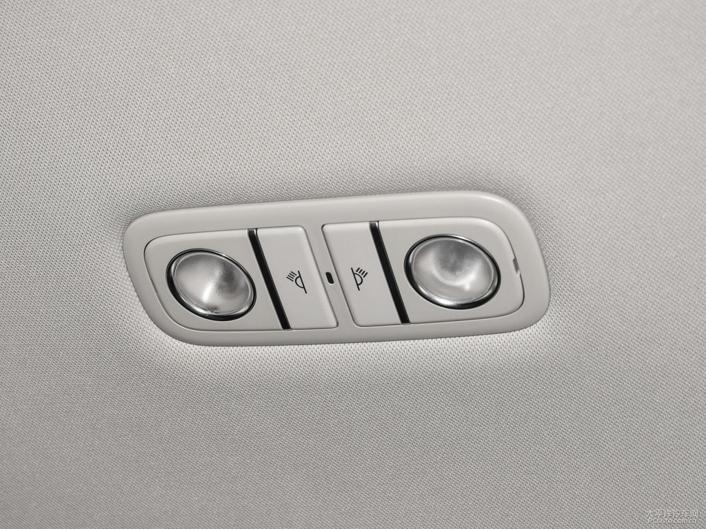 流光白宋車(chē)廂內(nèi)飾圖片