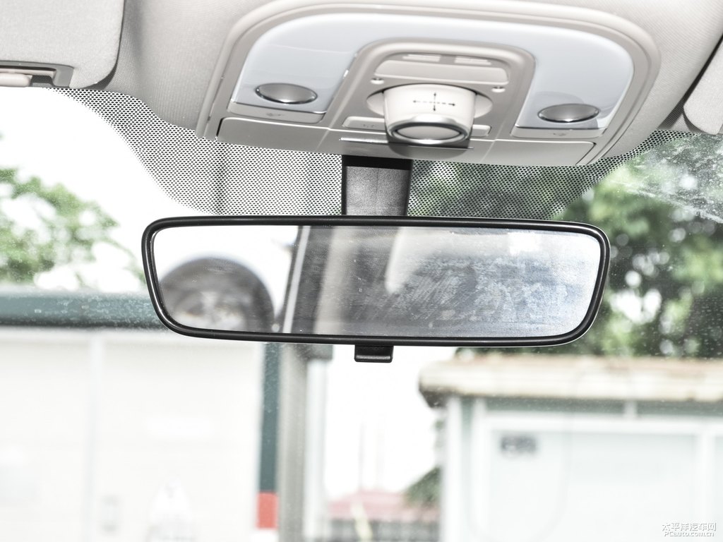 流光白宋車廂內(nèi)飾圖片