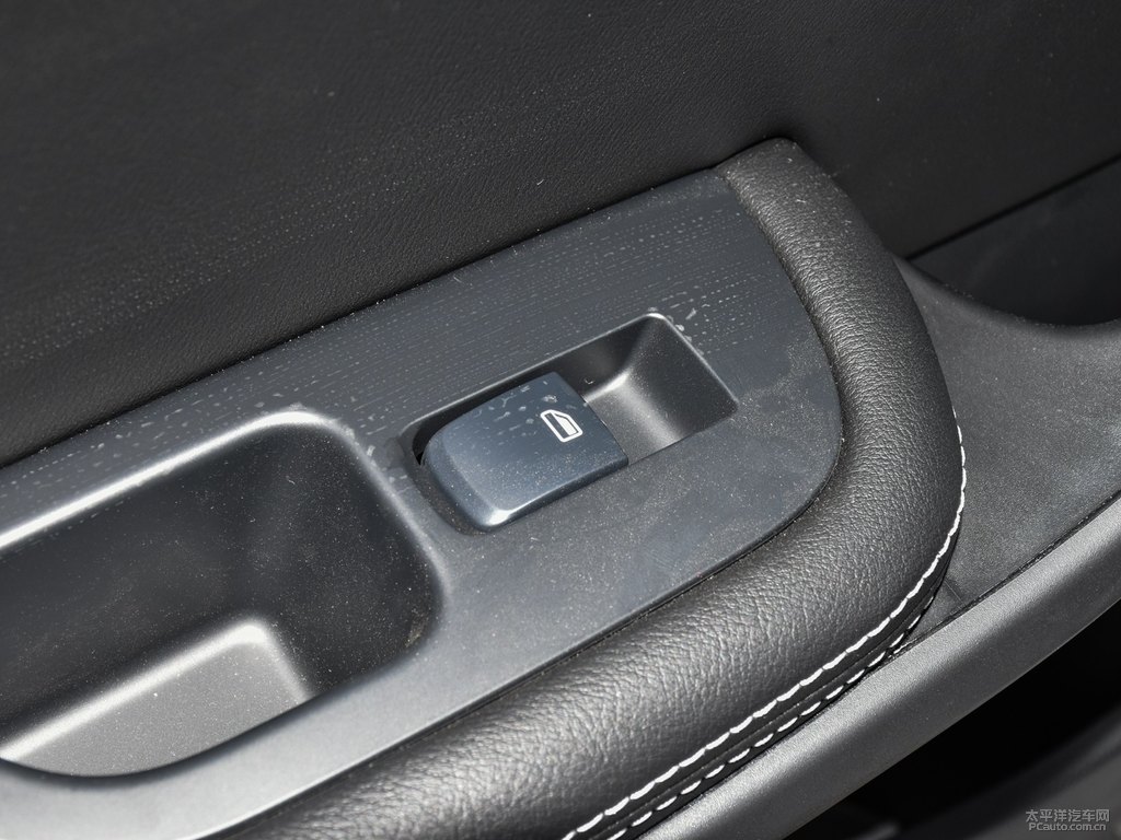 流光白宋車廂內(nèi)飾圖片