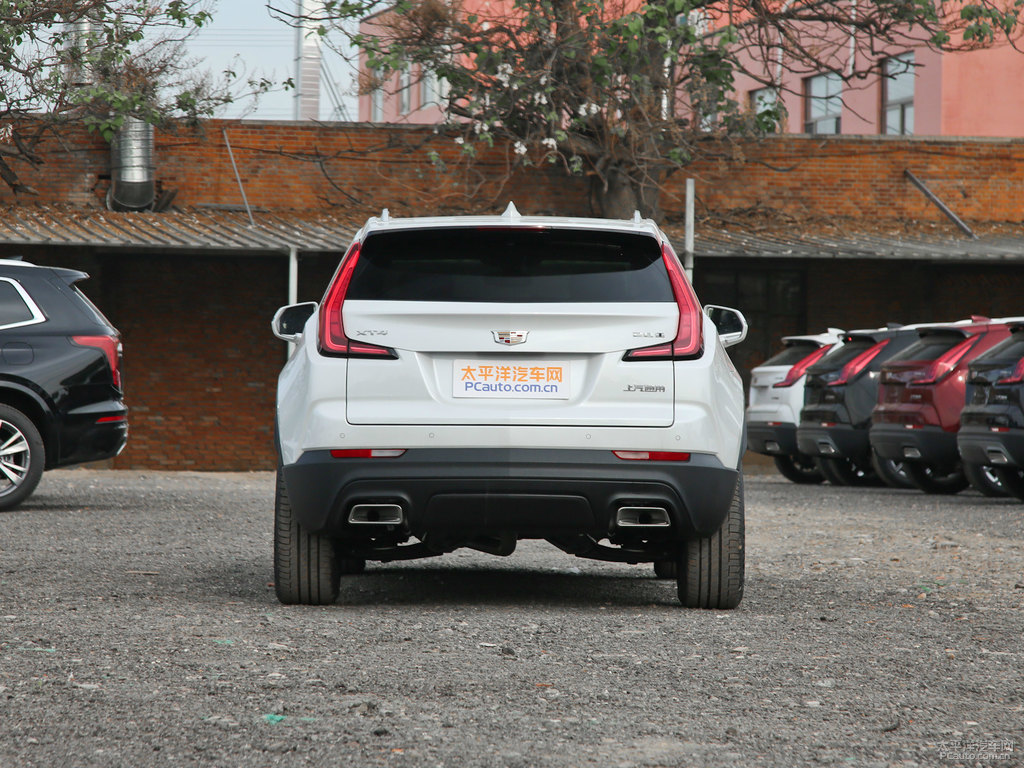 鉆白凱迪拉克XT4整車(chē)外觀外觀圖片