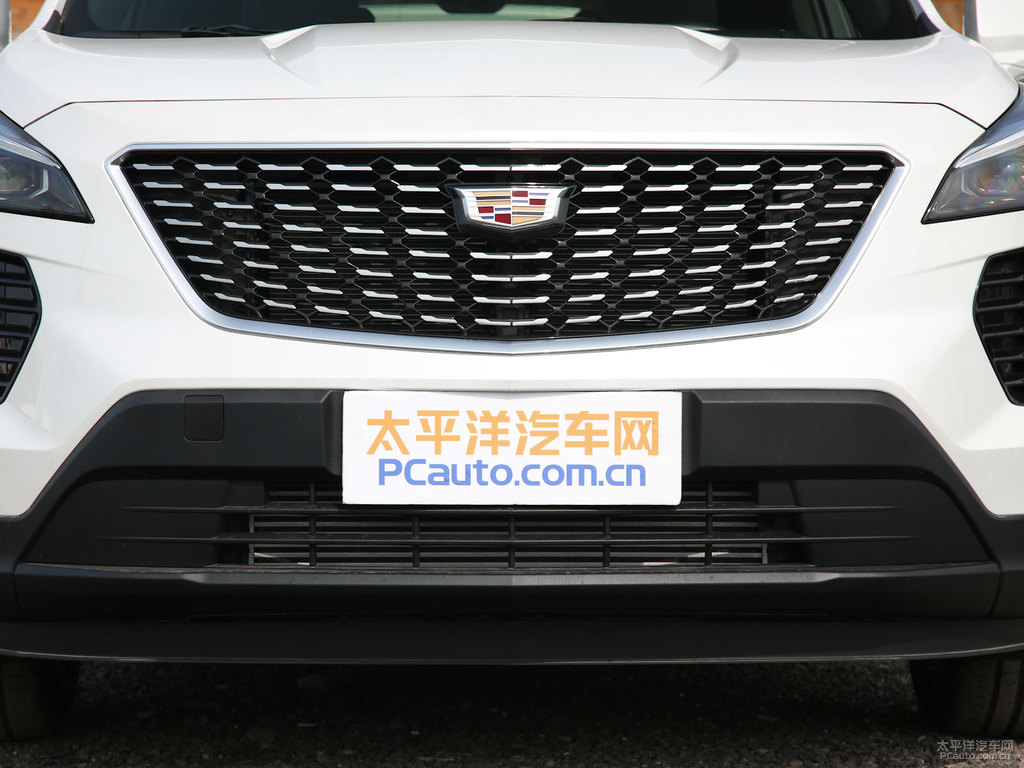 鉆白凱迪拉克XT4車頭外觀圖片