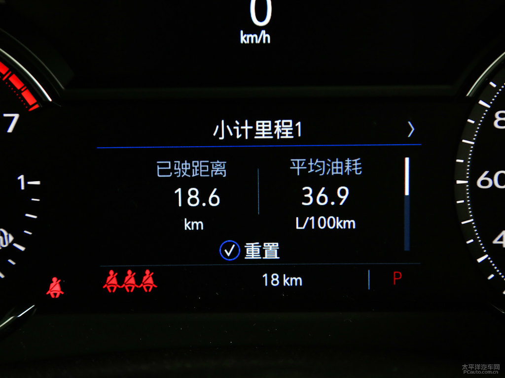 鉆白凱迪拉克XT4中控內飾圖片