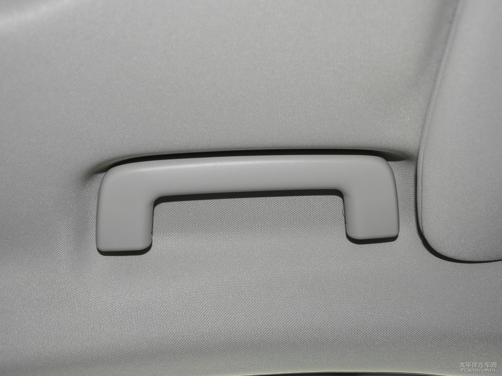 典雅白蒙迪歐車廂內(nèi)飾圖片