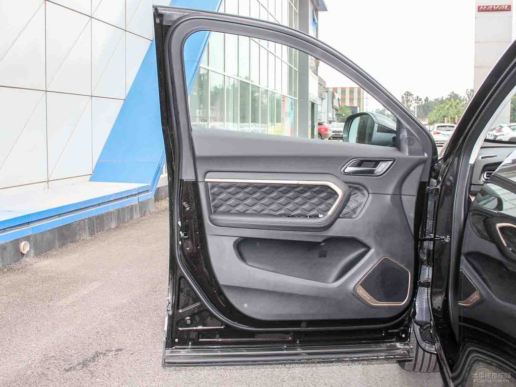 炫晶黑哈弗H6車廂內(nèi)飾圖片