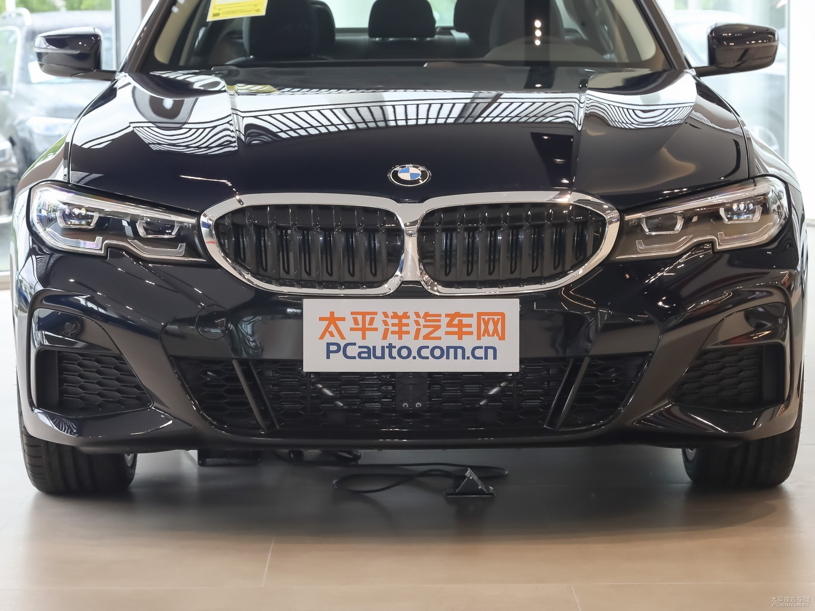 寶馬3系外觀高清大圖