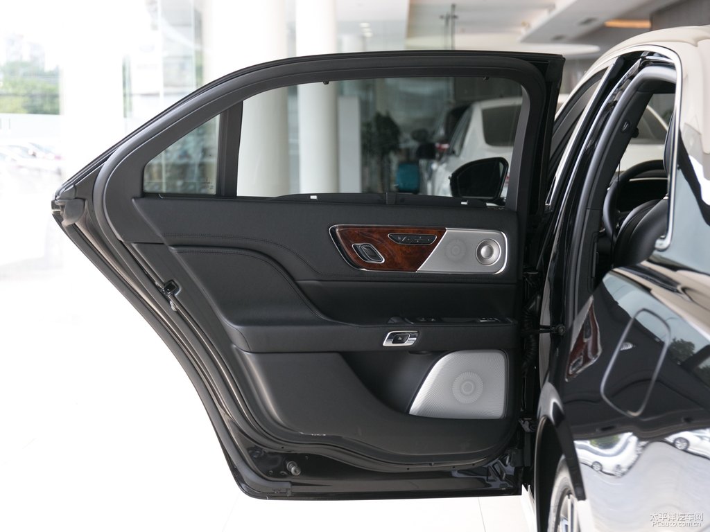 MONOBLACK林肯大陸車廂內(nèi)飾圖片