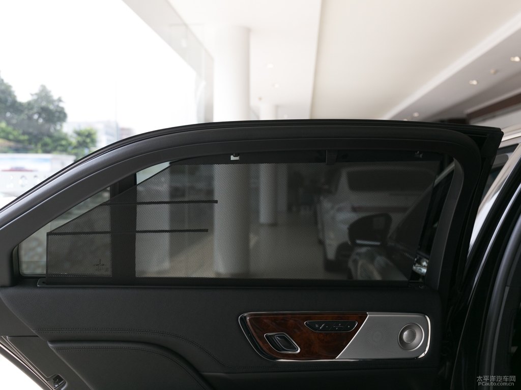 MONOBLACK林肯大陸車(chē)廂內(nèi)飾圖片