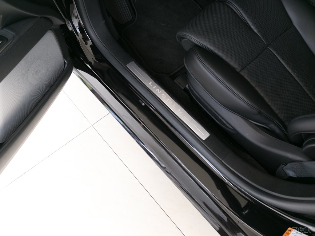 MONOBLACK林肯大陸車廂內(nèi)飾圖片