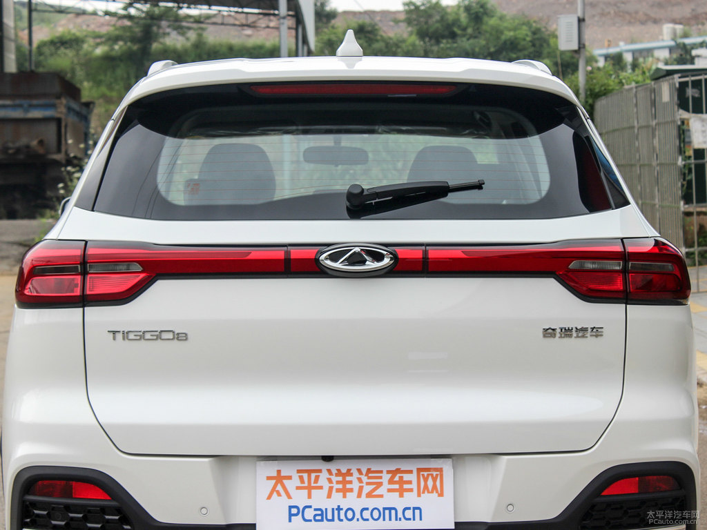 珍珠白瑞虎8車尾外觀圖片