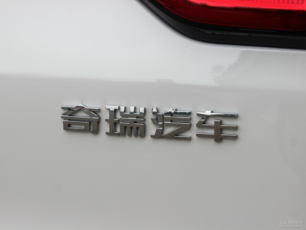 珍珠白瑞虎8車尾外觀圖片
