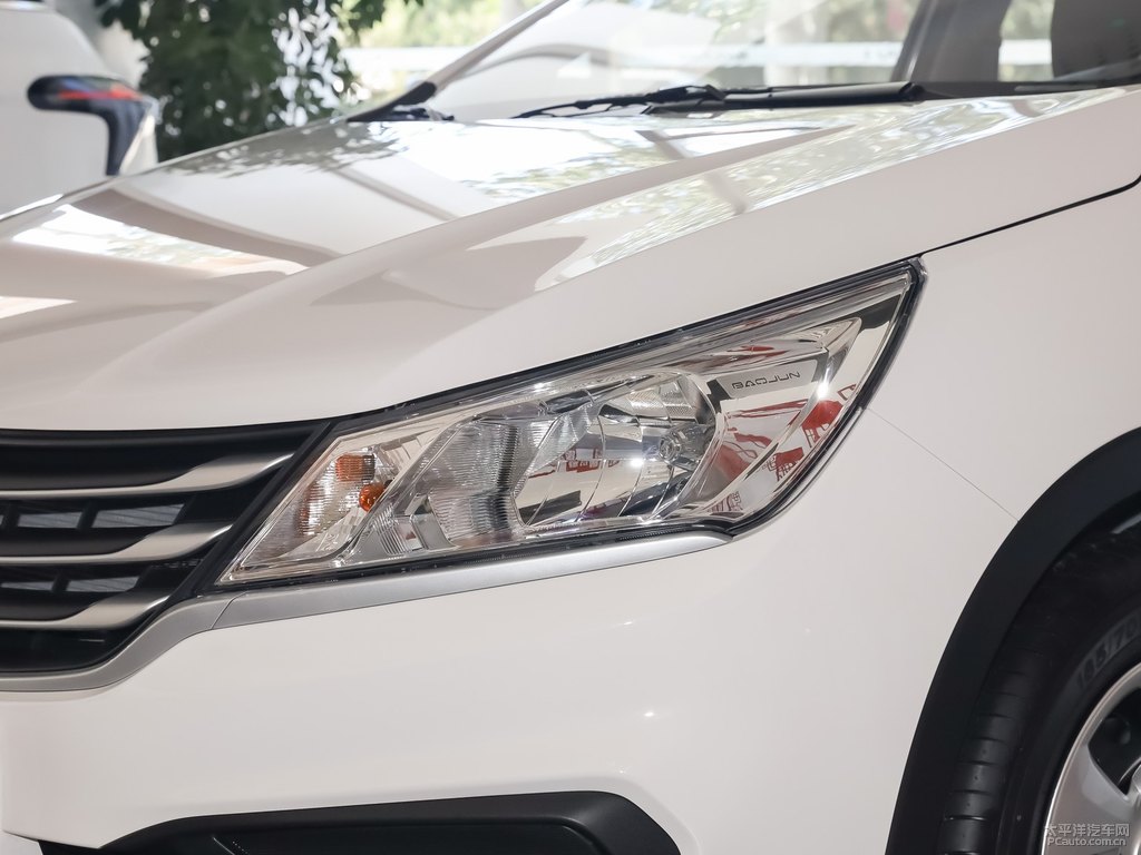 糖果白寶駿310車頭外觀圖片