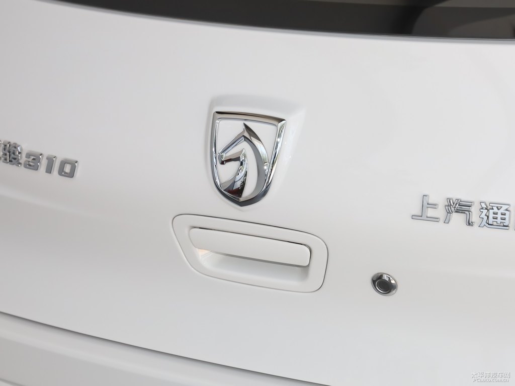 糖果白寶駿310車(chē)尾外觀(guān)圖片