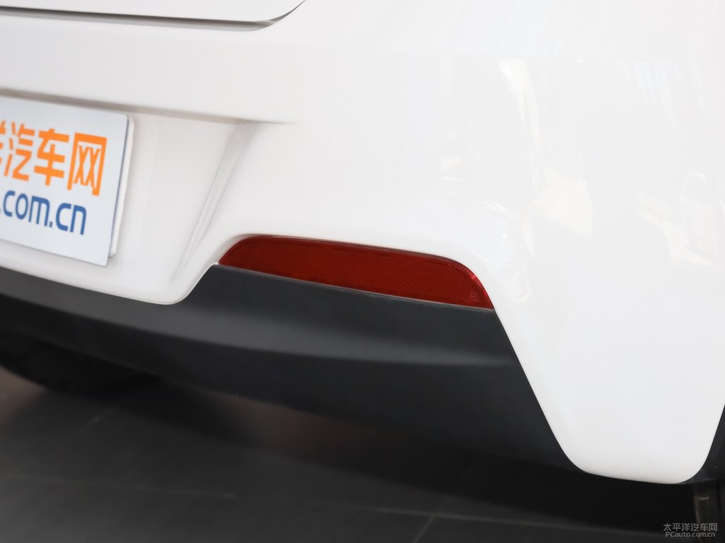 糖果白寶駿310車尾外觀圖片
