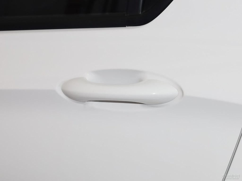 糖果白寶駿310車(chē)身外觀圖片
