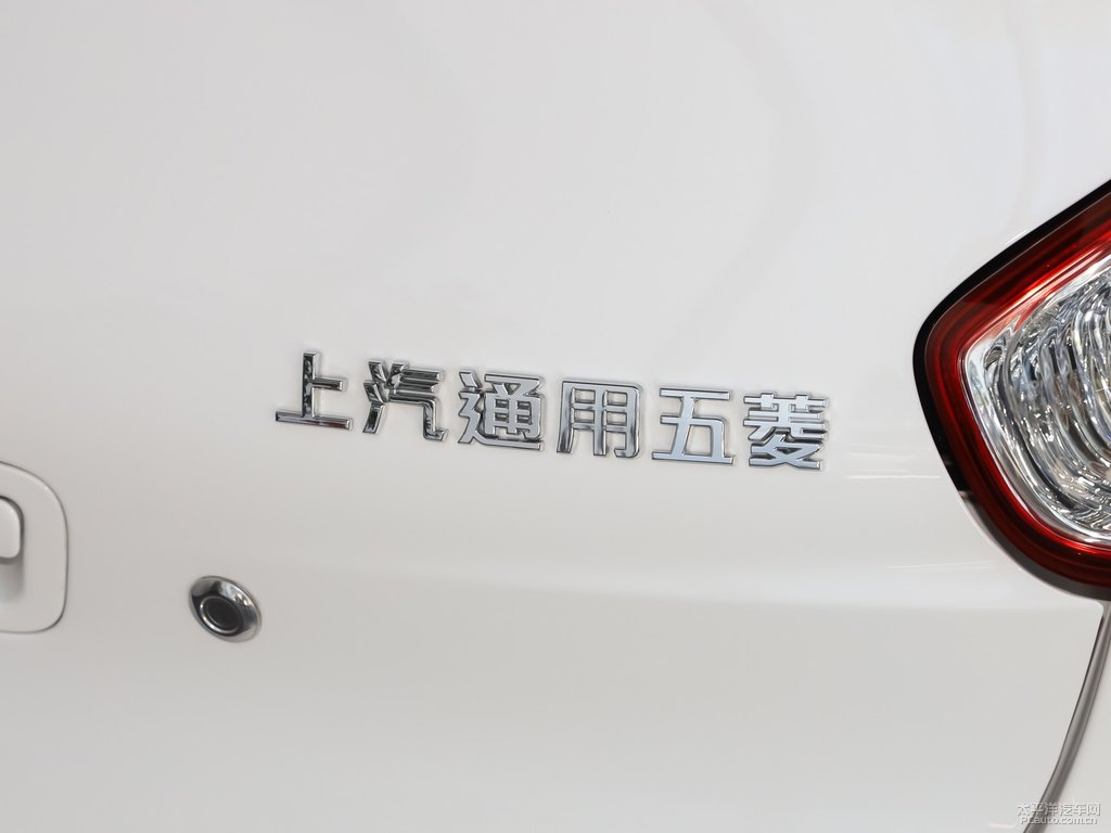 糖果白寶駿310車尾外觀圖片
