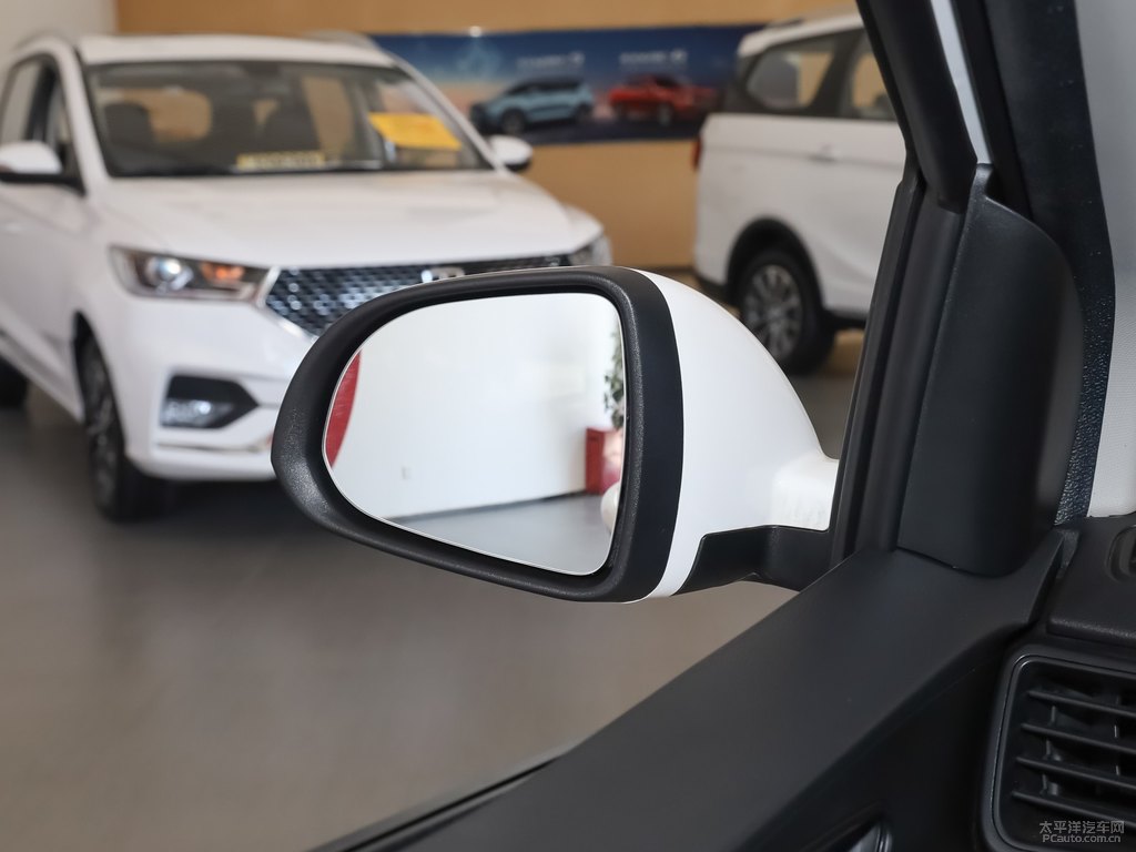 糖果白寶駿310車身外觀圖片