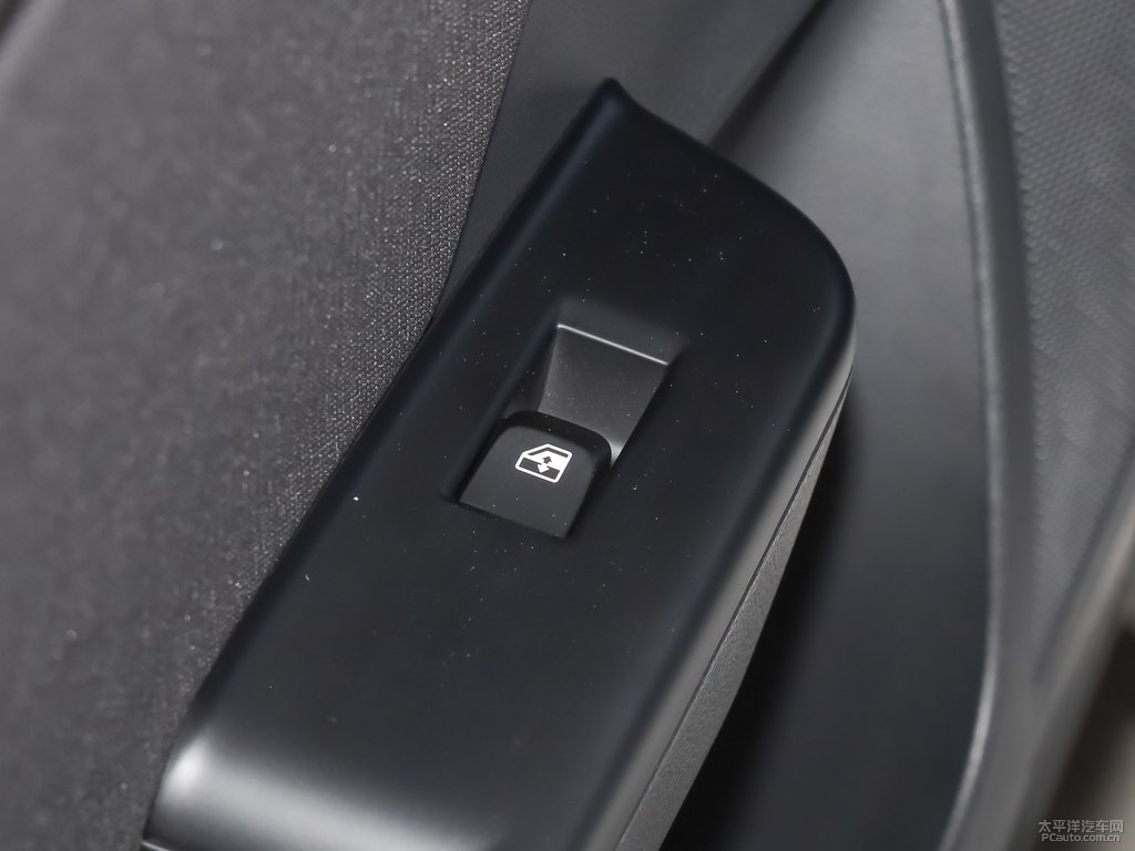糖果白寶駿310車(chē)廂內(nèi)飾圖片