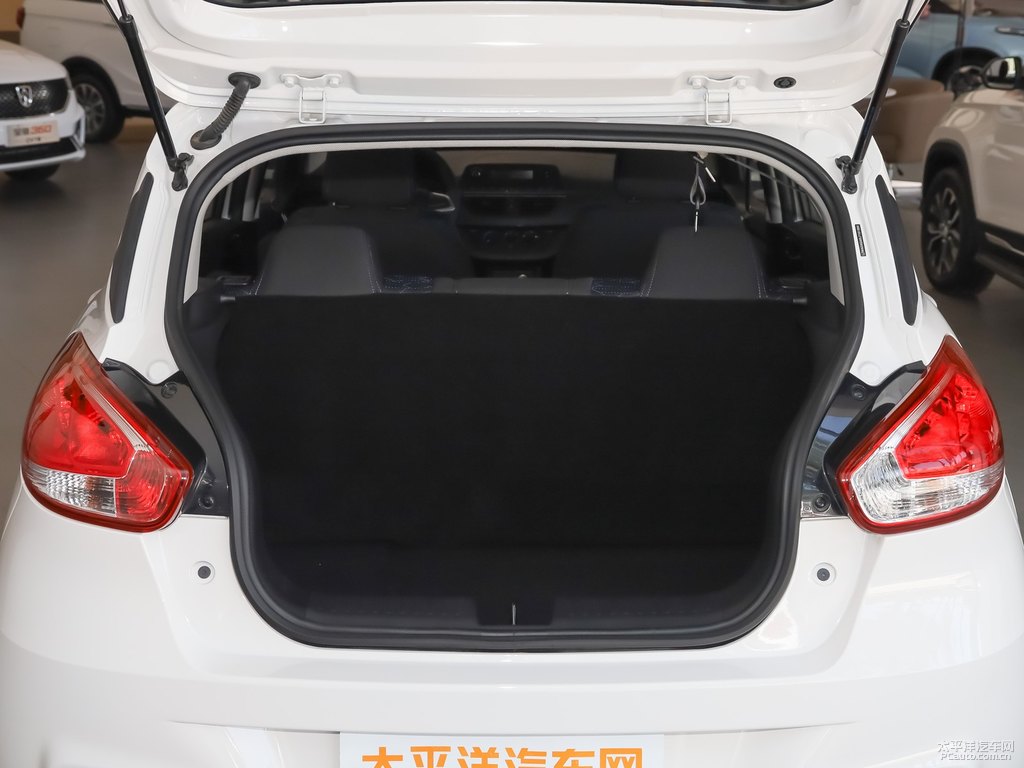 糖果白寶駿310后備廂空間圖片