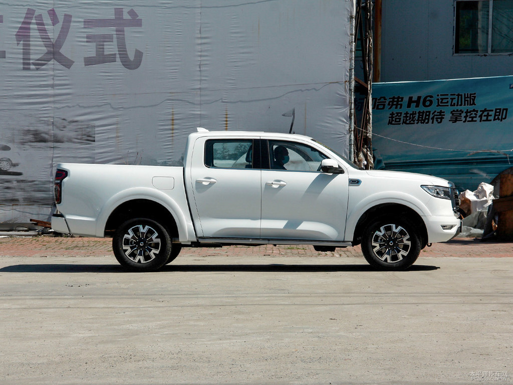 簡(jiǎn)約白炮整車外觀外觀圖片