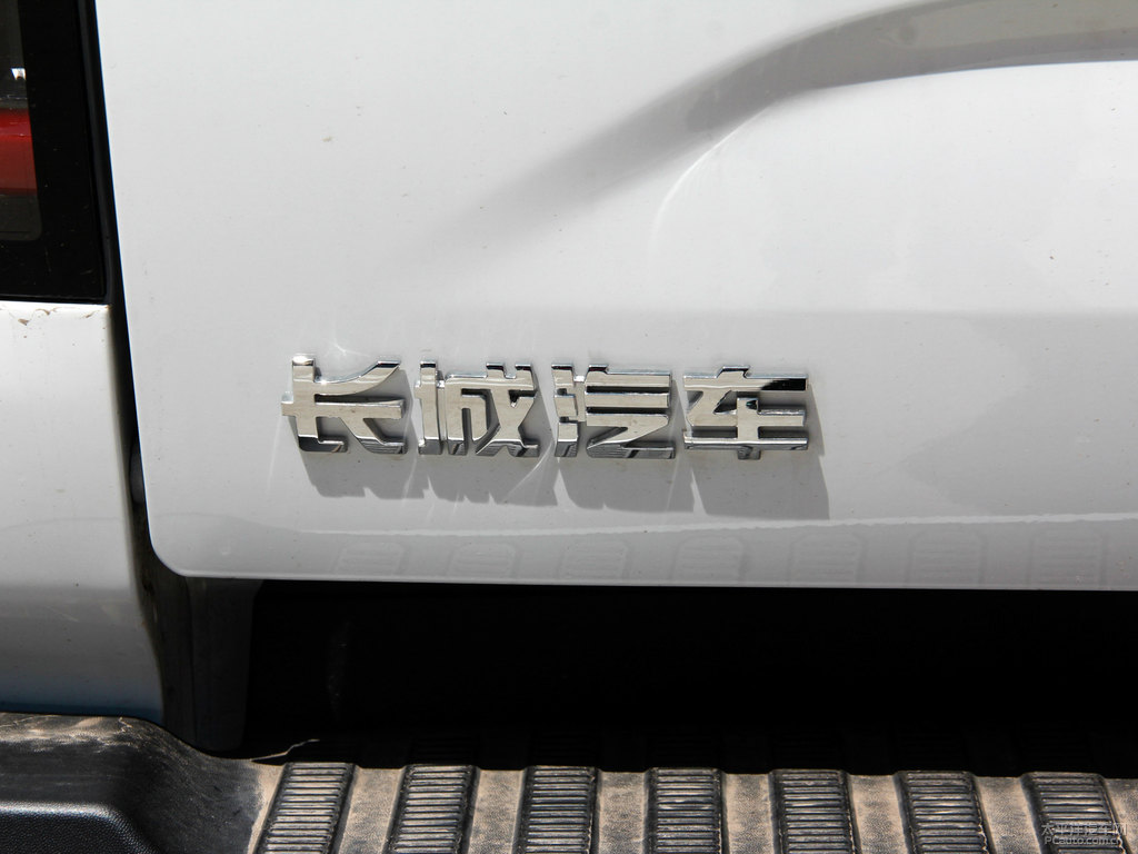 簡約白炮車尾外觀圖片