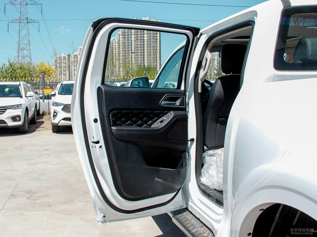簡約白炮車廂內(nèi)飾圖片