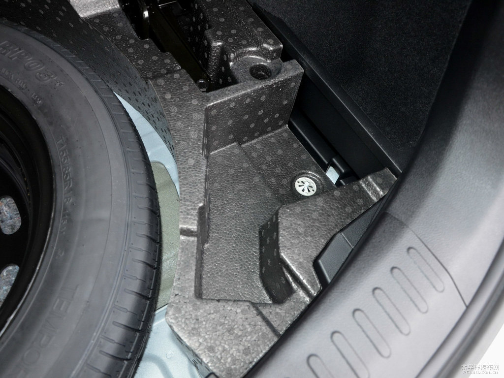 銀河白哈弗F7后備廂空間圖片