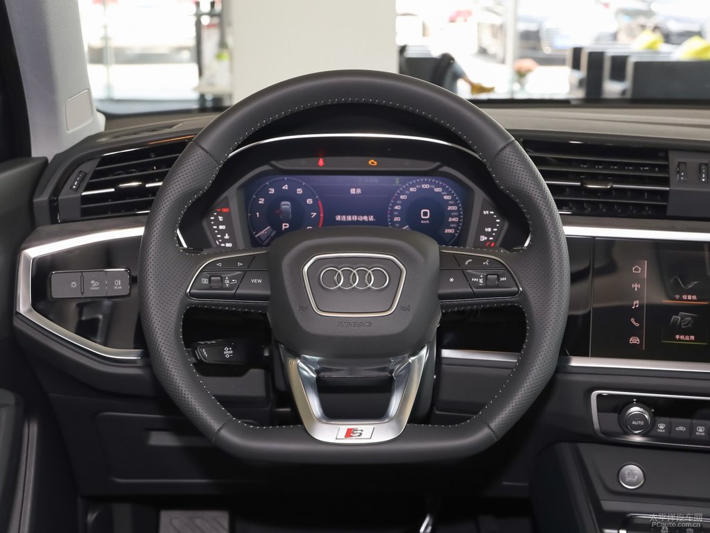 雪邦藍奧迪Q3 Sportback中控內(nèi)飾圖片