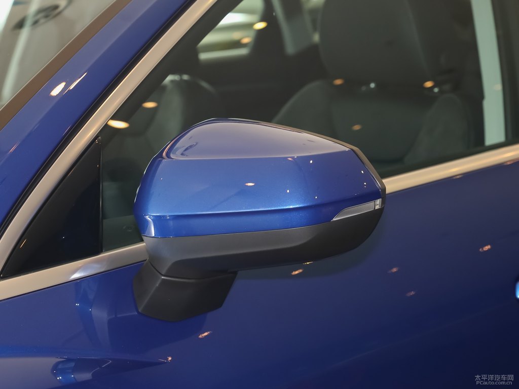 雪邦藍(lán)奧迪Q3 Sportback車身外觀圖片