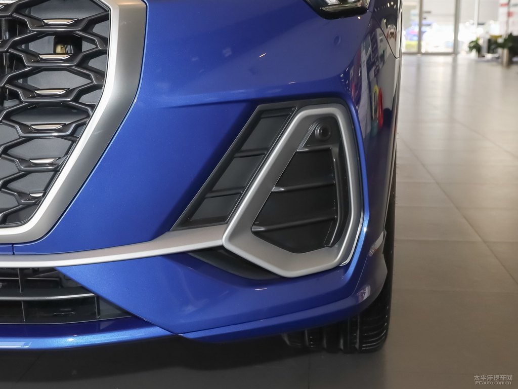 雪邦藍(lán)奧迪Q3 Sportback車頭外觀圖片