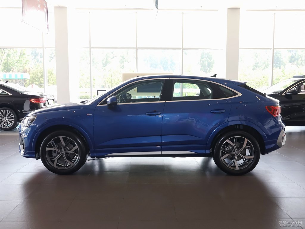 雪邦藍(lán)奧迪Q3 Sportback整車外觀外觀圖片