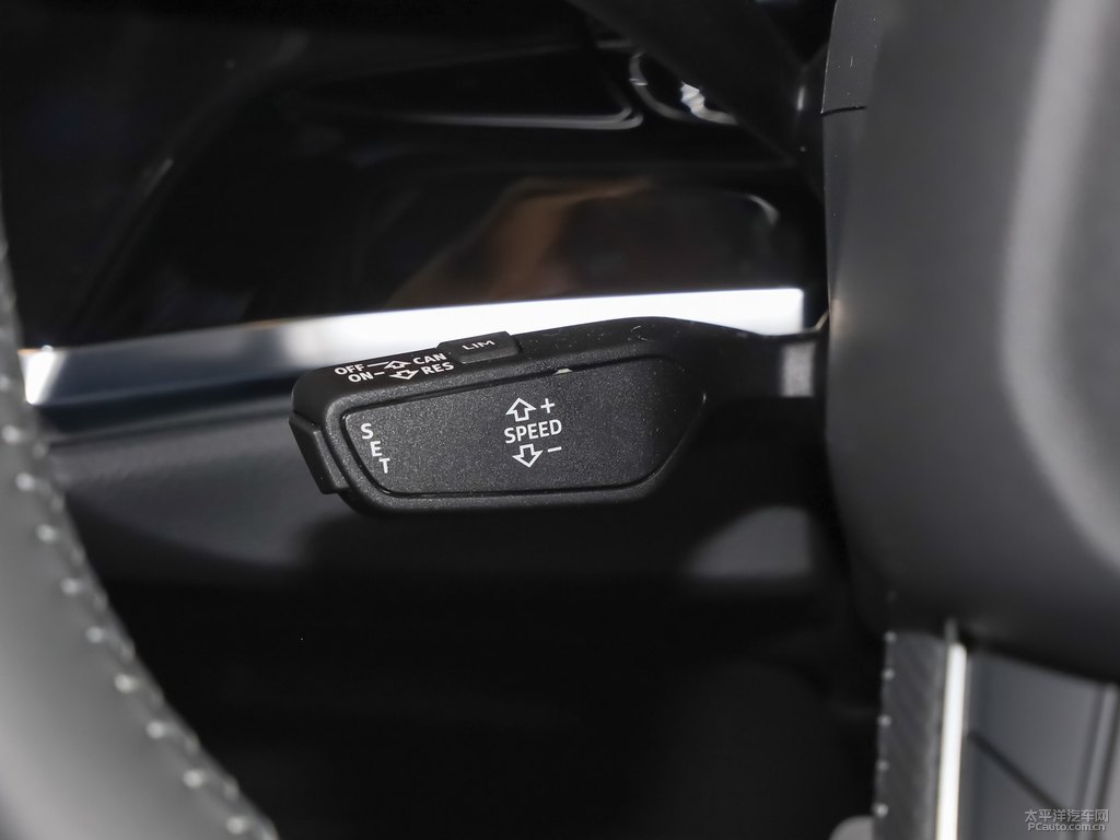 雪邦藍(lán)奧迪Q3 Sportback中控內(nèi)飾圖片