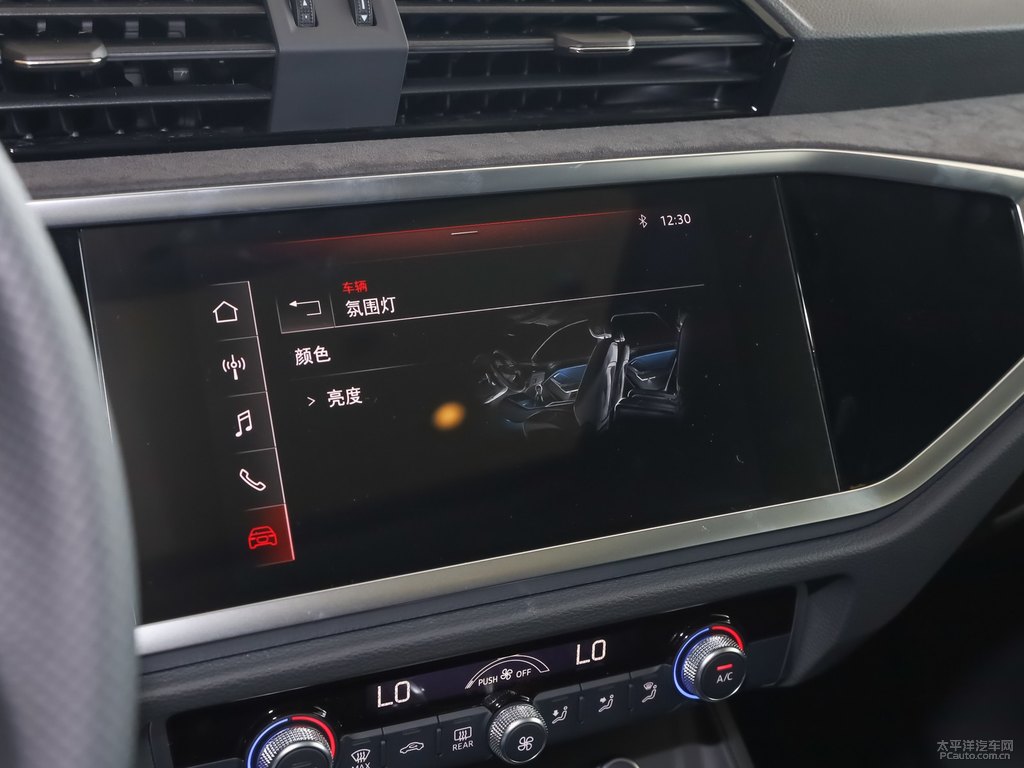 雪邦藍奧迪Q3 Sportback中控內(nèi)飾圖片