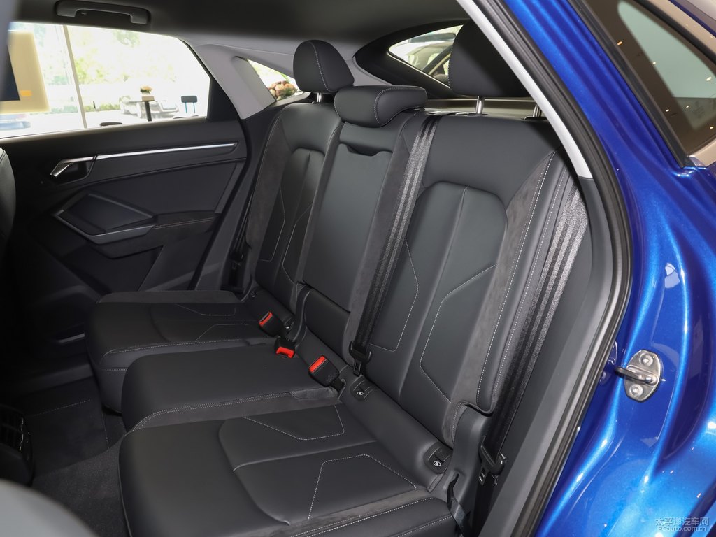 ѩ{(ln)WQ3 Sportback΃(ni)DƬ