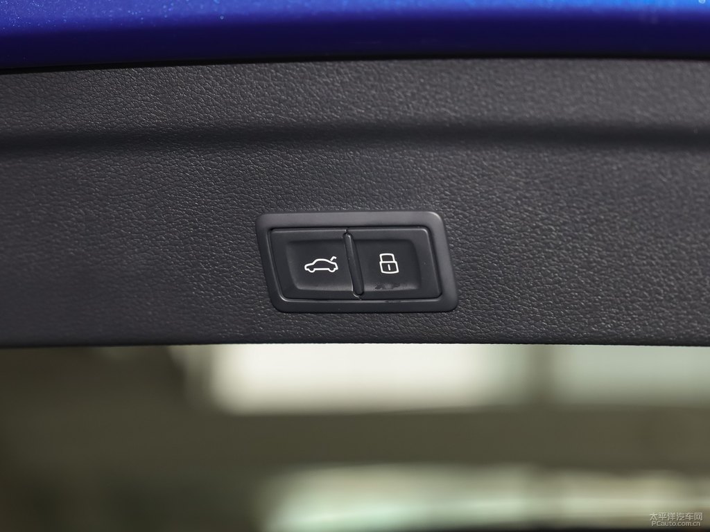 雪邦藍(lán)奧迪Q3 Sportback后備廂空間圖片