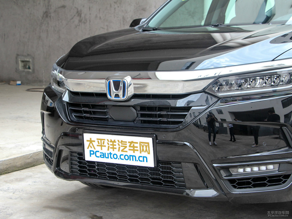 奧夫特黑皓影車頭外觀圖片